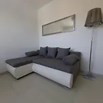 Seaside Mireja דירה *
